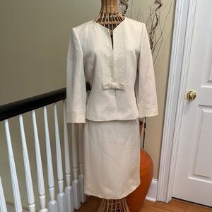 Chic Tahari Cream Skirt Set for Women